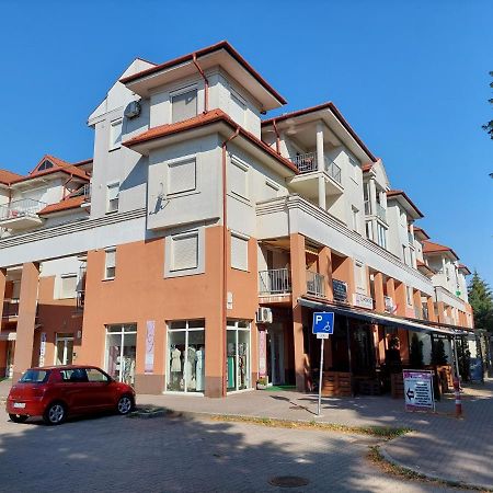 Samuci Apartman Hajdúszoboszló Exterior foto